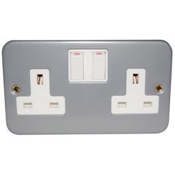 2GANG SWITCHED SOCKET METALCLAD SURFACE